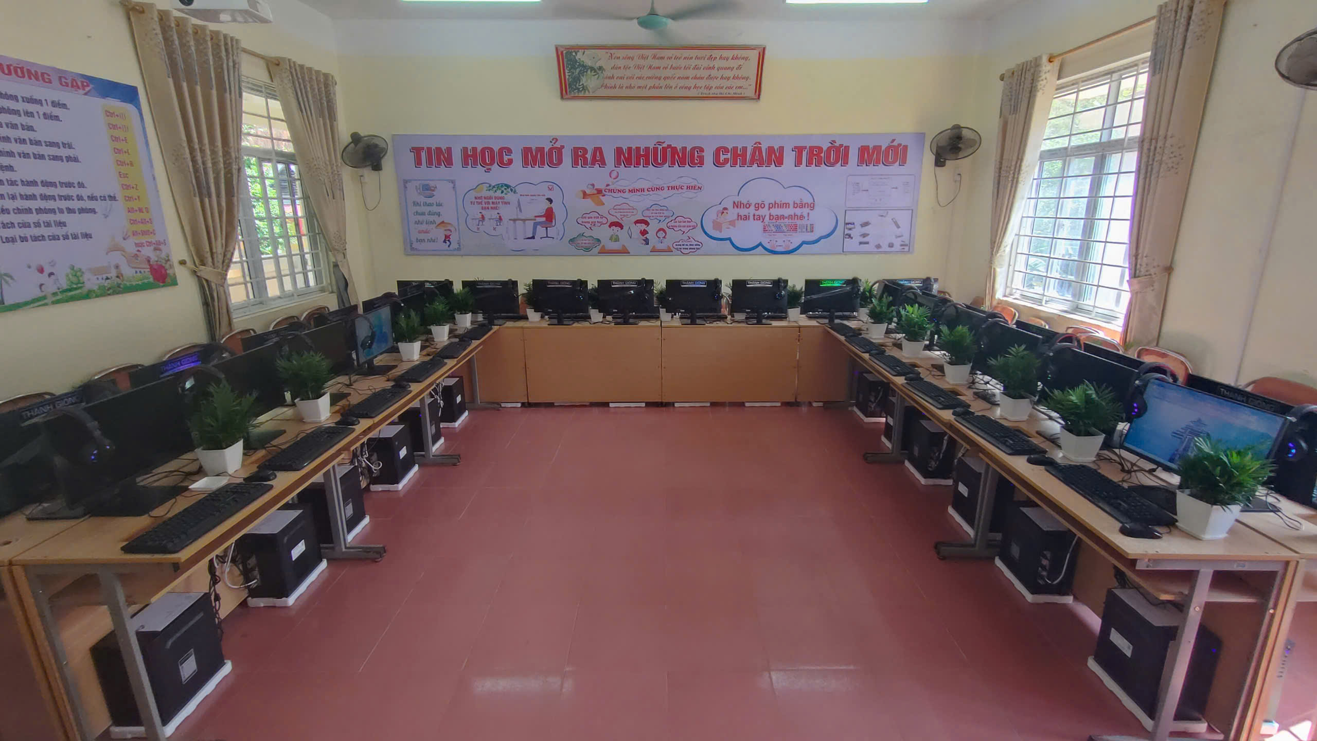 Máy Tính Thánh Gióng Cùng Cựu Sinh Viên K40 Đại Học Xây Dựng - Hành Trình Lan Tỏa Tri Thức và Yêu Thương Đến Vùng Cao