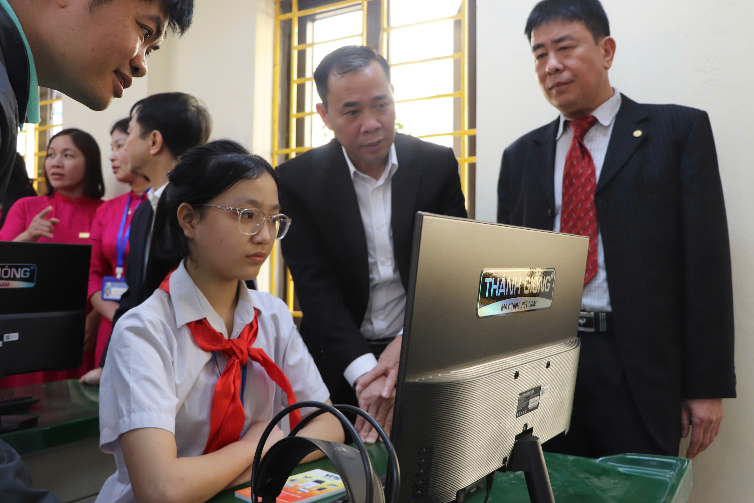 Thắp Sáng Ước Mơ Công Nghệ Tại Vùng Đất Ba Vì: Hành Trình Kết Nối Tri Thức Từ Tâm